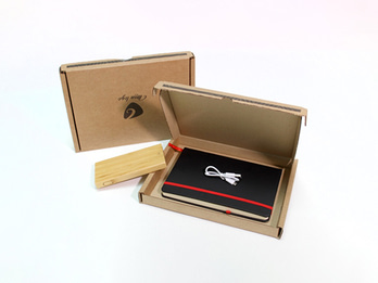 Boîte d'expédition personnalisable avec bande adhésive 10.9 x 11.7 x 4 cm